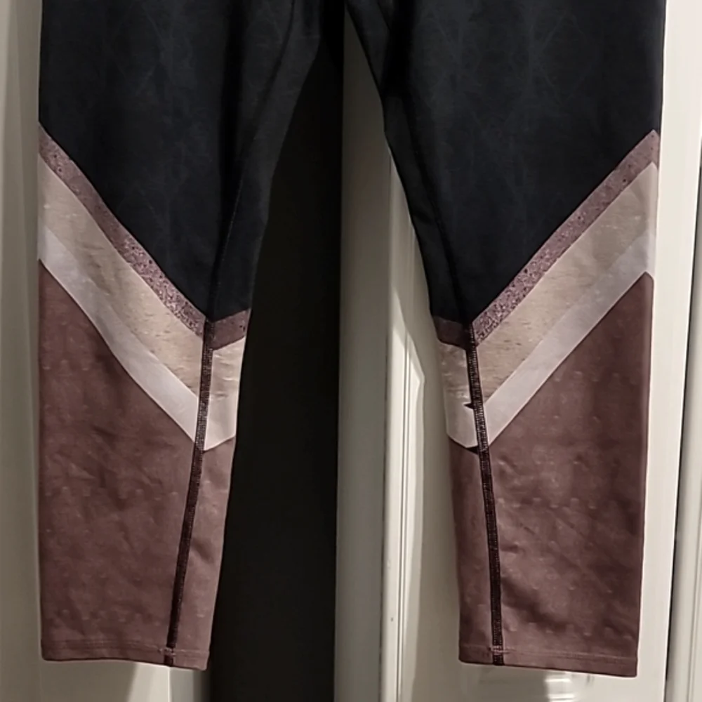 ALO Yoga Black & Brown Colorblock Leggings